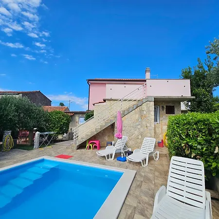 Family Friendly House With A Swimming Pool Ljutici, Krk - 23686 Сasa de vacaciones
