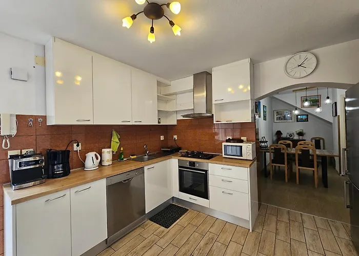 Family Friendly House With A Swimming Pool Ljutici, Krk - 23686 Casa vacanze