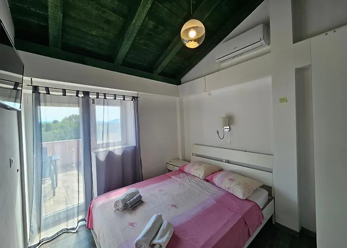 Family Friendly House With A Swimming Pool Ljutici, Krk - 23686 Casa vacanze Malinska